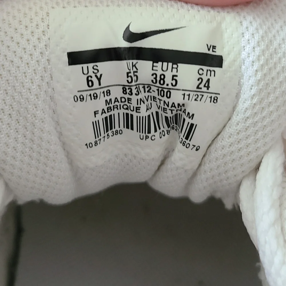 NIKE | AIR MAX 90 |  YOUTH SIZE 6